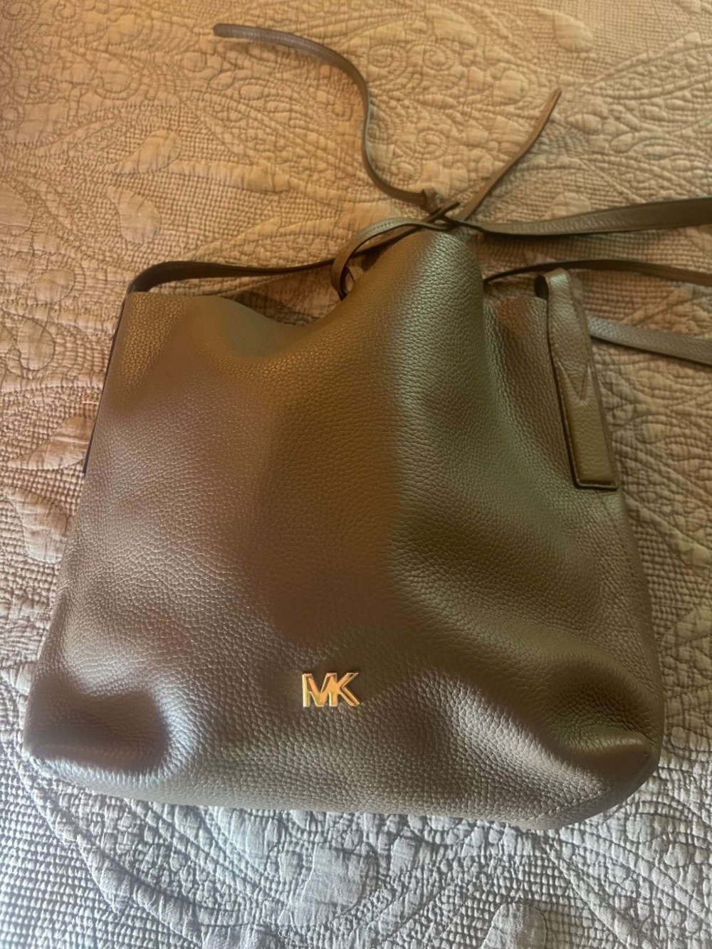 Michael Kors Olive Junie Pebbled Leather Unlined Hobo Bag NWOT with Dust Cover - Picture 4 of 9